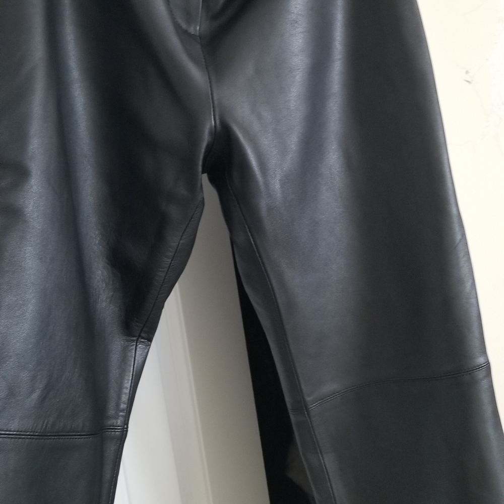 ST. JOHN BLACK LEATHER PANTS